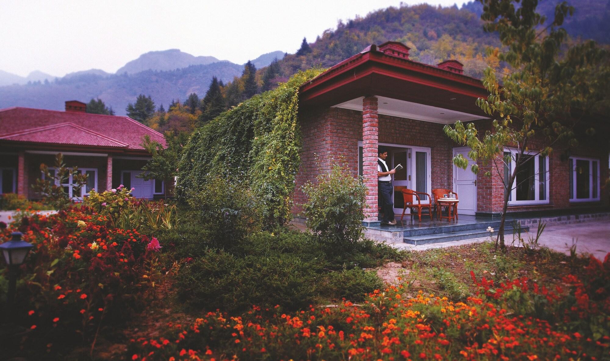 The Lalit Grand Palace Srinagar Exterior photo