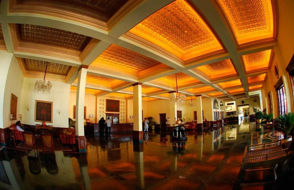 The Lalit Grand Palace Srinagar Exterior photo