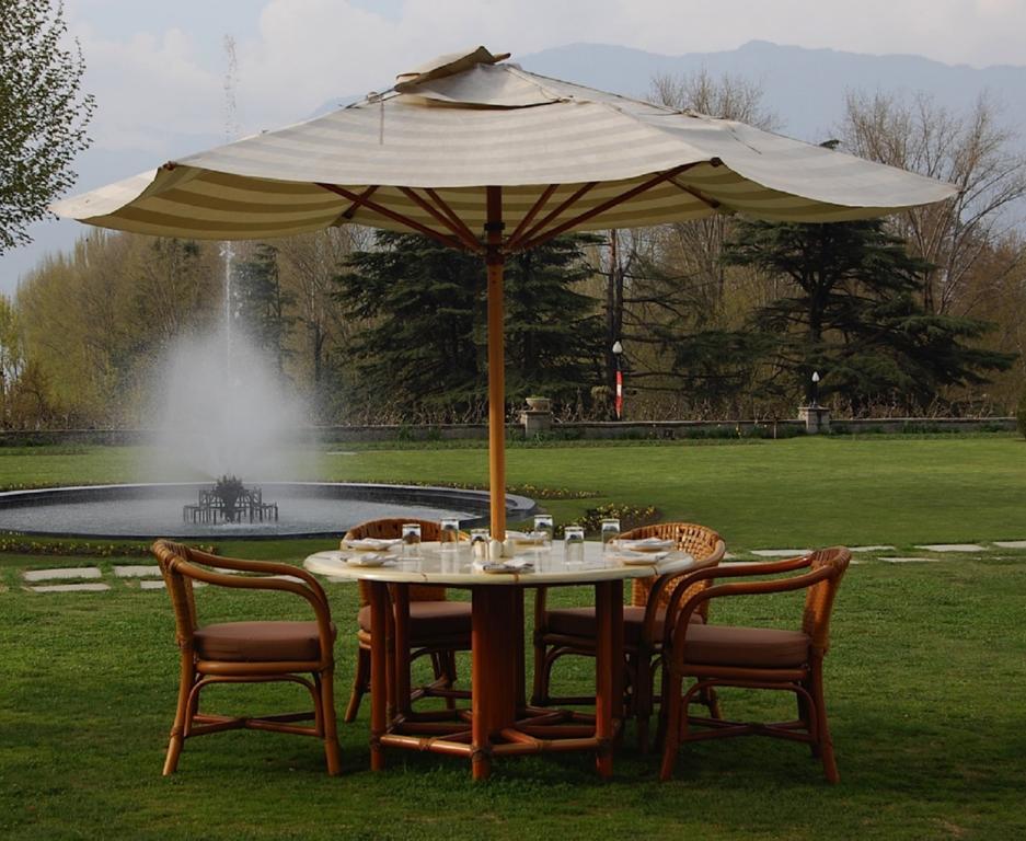 The Lalit Grand Palace Srinagar Exterior photo
