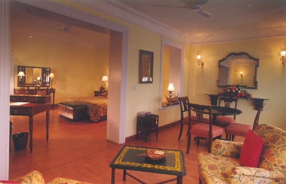 The Lalit Grand Palace Srinagar Exterior photo
