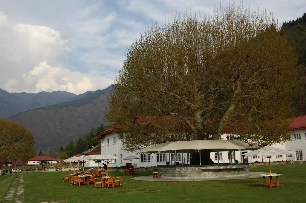 The Lalit Grand Palace Srinagar Exterior photo