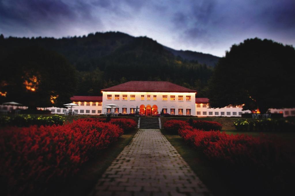 The Lalit Grand Palace Srinagar Exterior photo