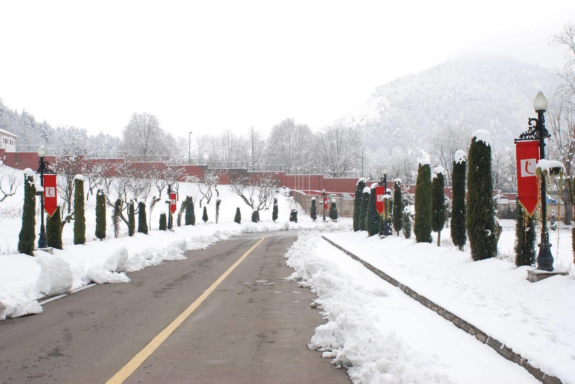 The Lalit Grand Palace Srinagar Exterior photo